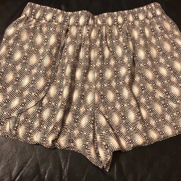 Flowy patterned drawstring shorts - Picture 5 of 6